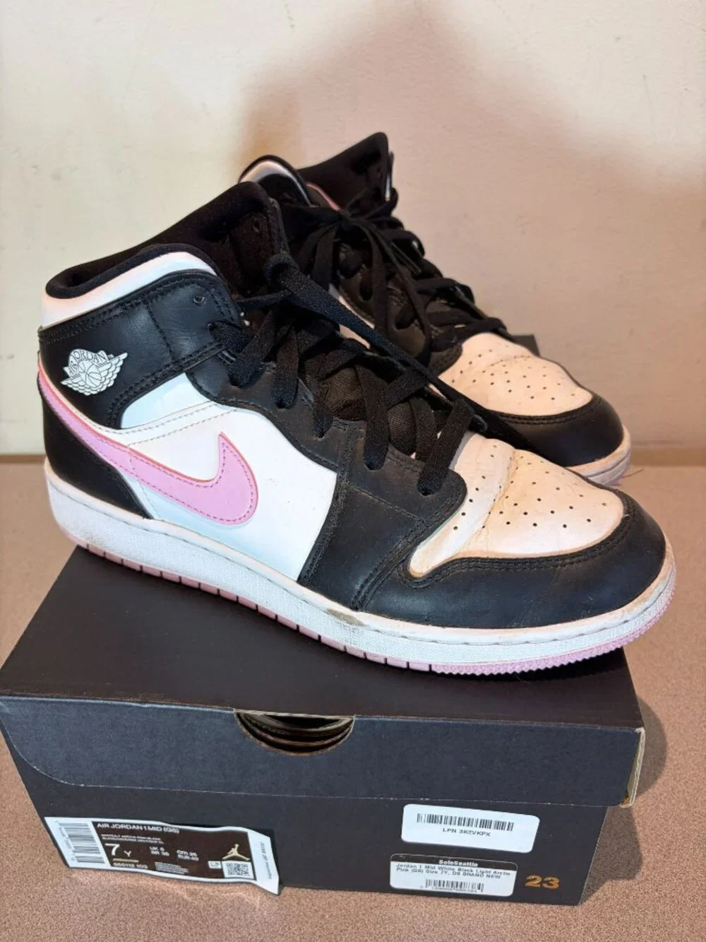 Nike Air Jordan 1 Mid GS White Black Light Arctic Pink Sneakers Size 7Y 555112